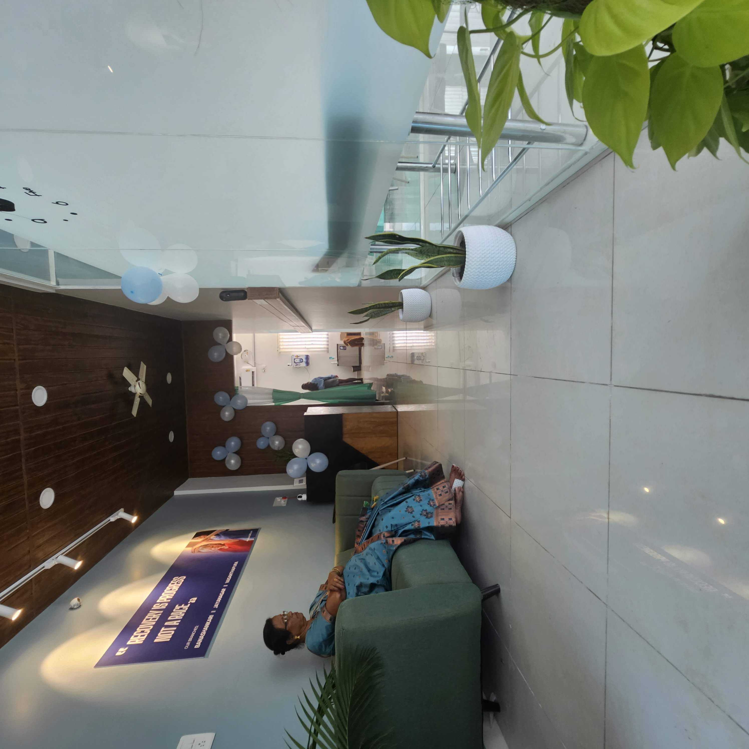 Modern patient waiting area at Curis 360 Kanakapura Road