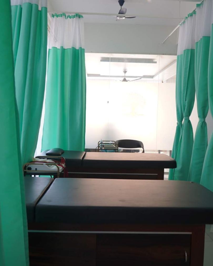 Physiotherapy treatment session at Vasanthapura clinic